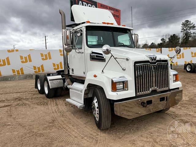 Image of Western Star 4700SF equipment image 2