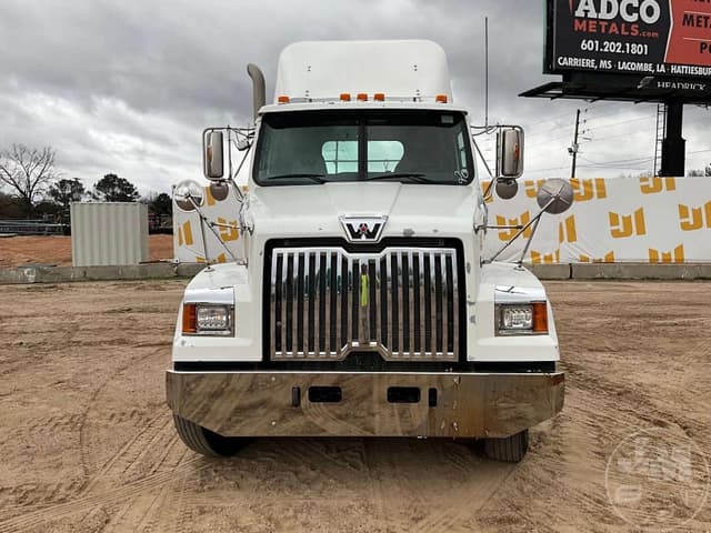 Image of Western Star 4700SF equipment image 1