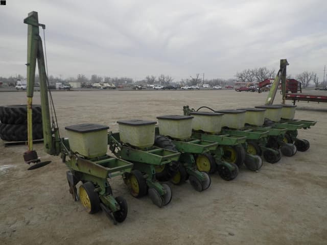 Image of John Deere 7100 equipment image 1