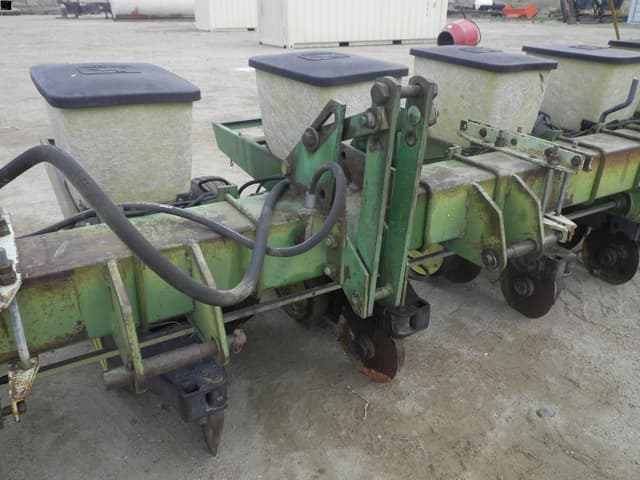 Image of John Deere 7100 equipment image 4