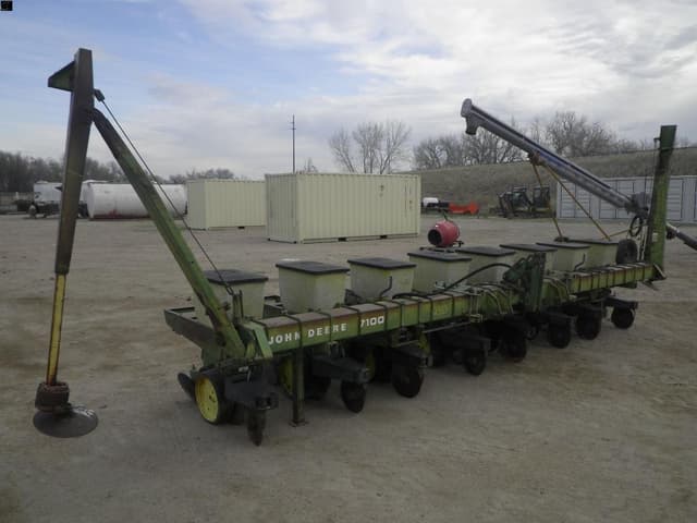 Image of John Deere 7100 equipment image 3