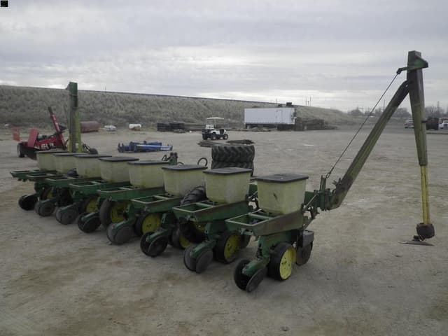 Image of John Deere 7100 equipment image 2