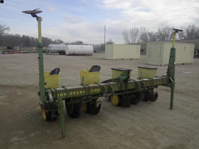 Image of John Deere 7100 equipment image 3