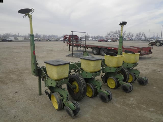 Image of John Deere 7100 equipment image 1