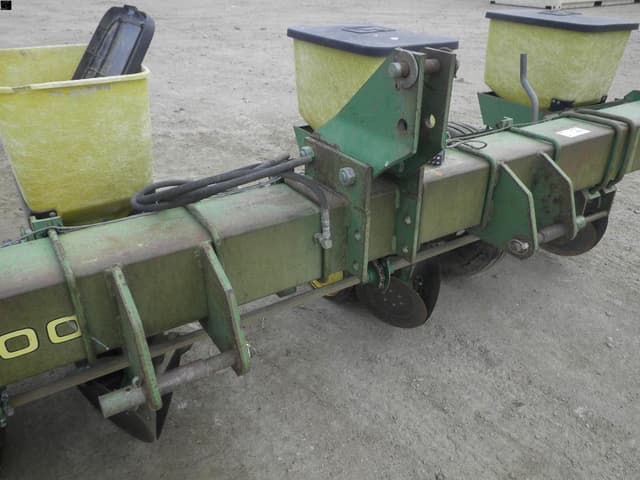 Image of John Deere 7100 equipment image 4