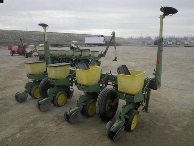 Image of John Deere 7100 equipment image 2