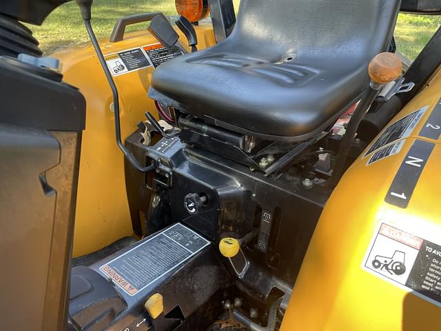 Image of Cub Cadet EX3200 equipment image 3