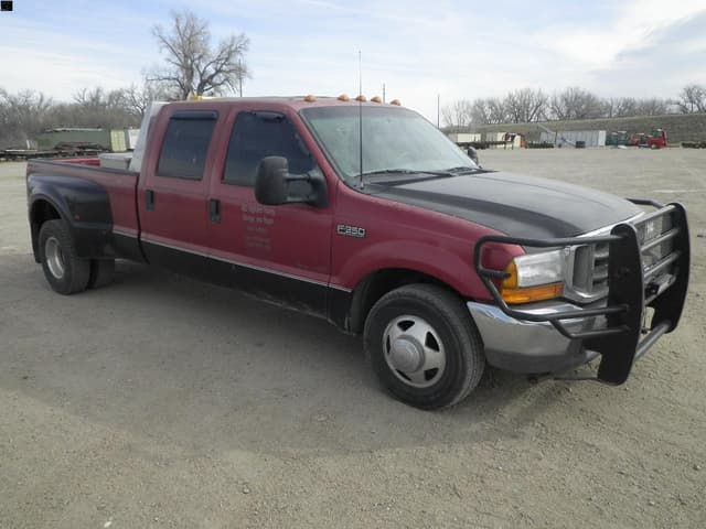 Image of Ford F-350 equipment image 2