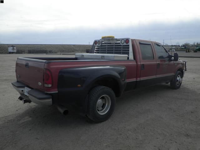 Image of Ford F-350 equipment image 4