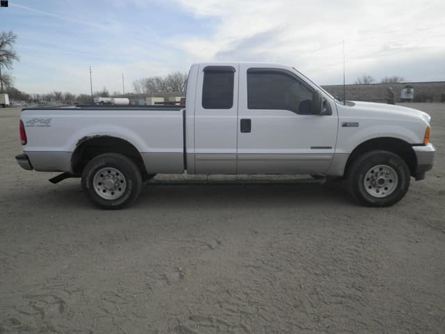 Image of Ford F-250 equipment image 3