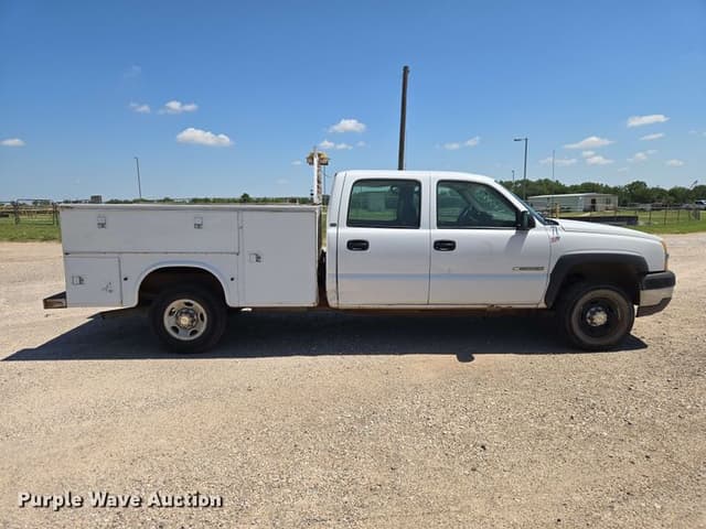 Image of Chevrolet 2500HD equipment image 3