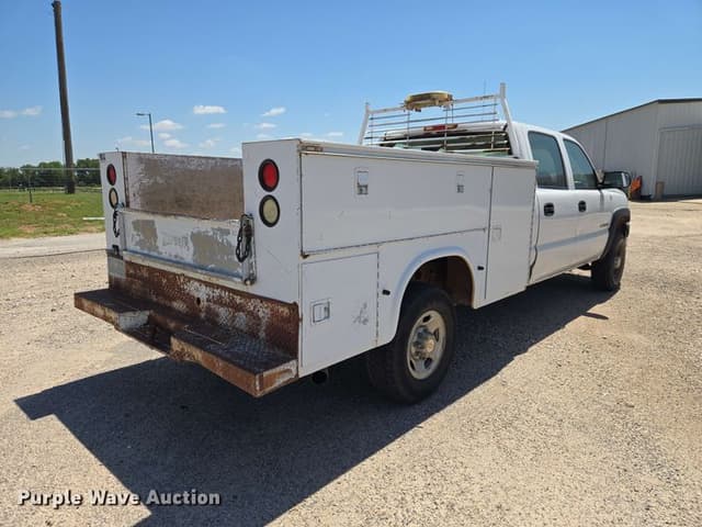 Image of Chevrolet 2500HD equipment image 4