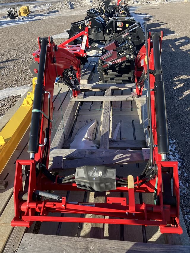 Image of Massey Ferguson 946X equipment image 2