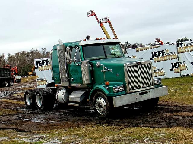 Image of Western Star 4900 equipment image 2