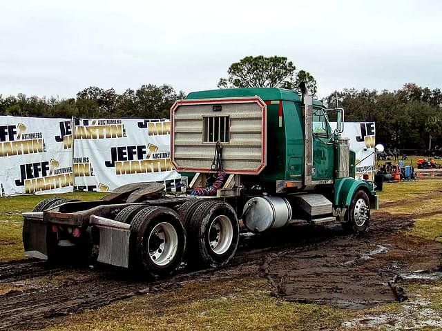 Image of Western Star 4900 equipment image 4