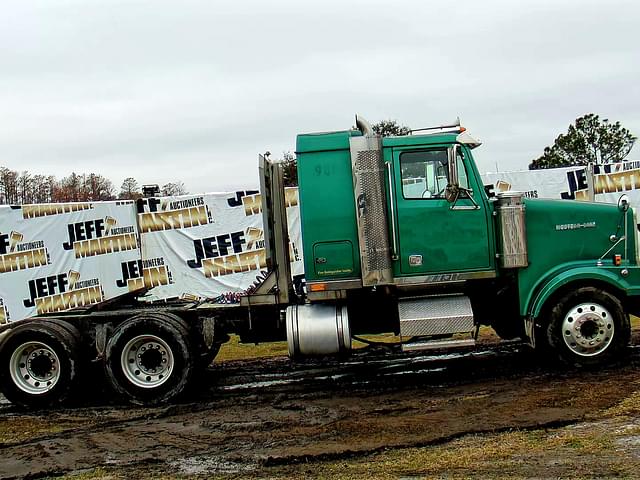 Image of Western Star 4900 equipment image 3