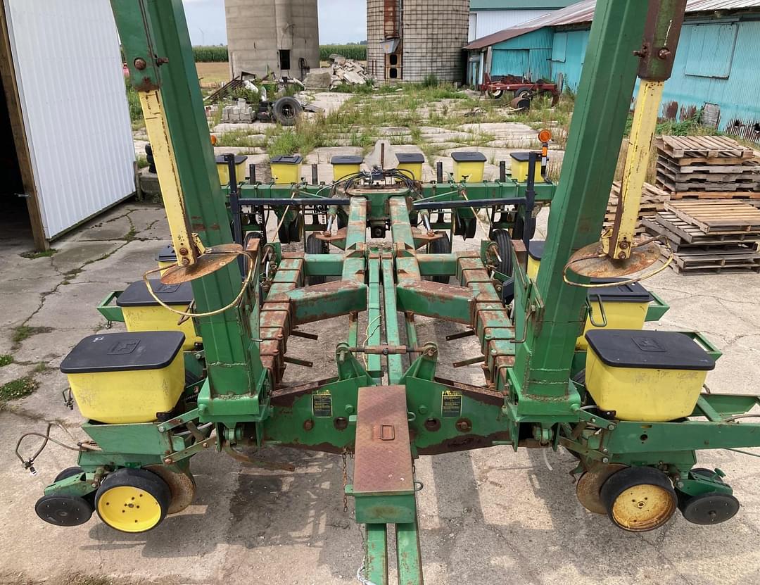 Image of John Deere 7000 Image 0