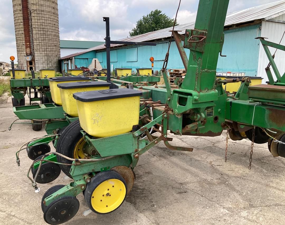 Image of John Deere 7000 Image 1