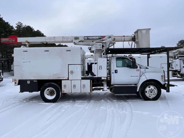 Image of Ford F-750 equipment image 3