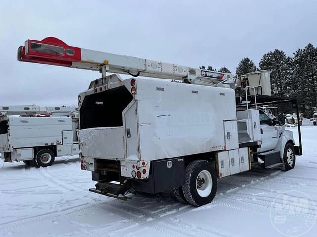 Image of Ford F-750 equipment image 4