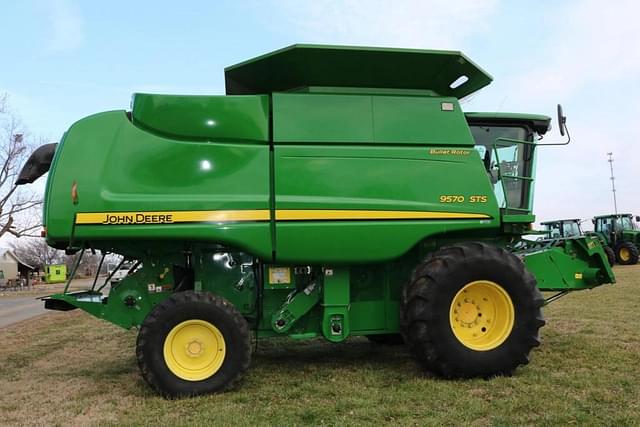 Image of John Deere 9570 STS equipment image 4