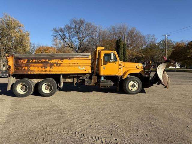 Image of International 2554 equipment image 2