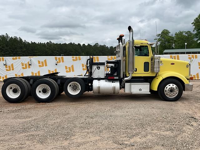 Image of Peterbilt 367 equipment image 3