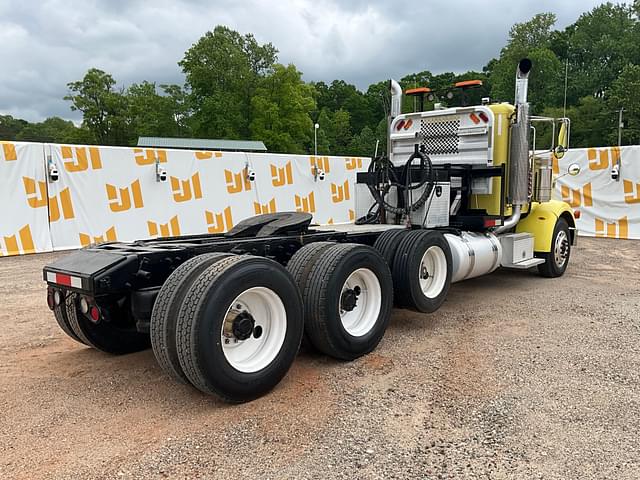 Image of Peterbilt 367 equipment image 4