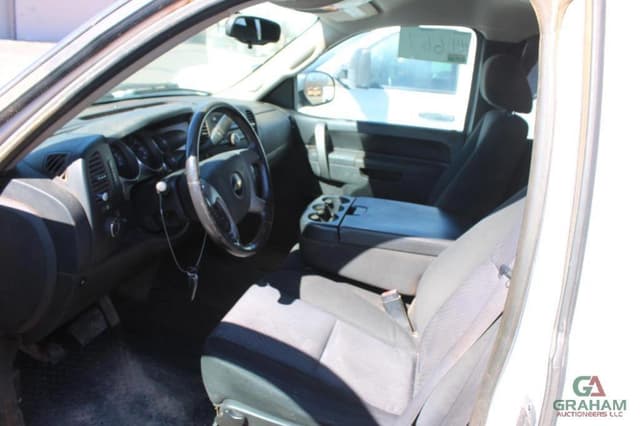 Image of Chevrolet Silverado equipment image 4