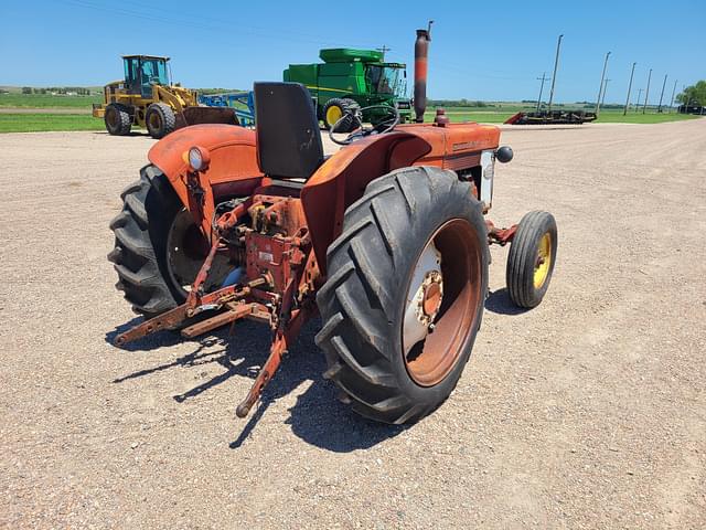 Image of International Harvester 424 equipment image 2