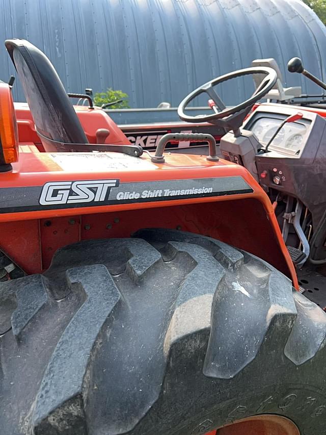 Image of Kubota L2900 equipment image 3