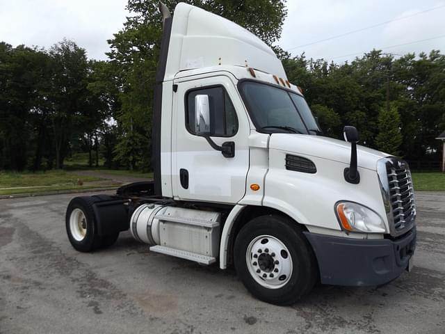 Image of Freightliner Cascadia equipment image 2
