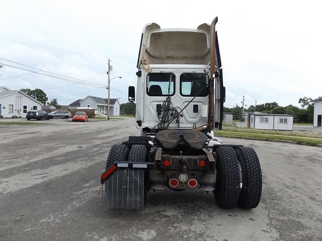 Image of Freightliner Cascadia equipment image 4