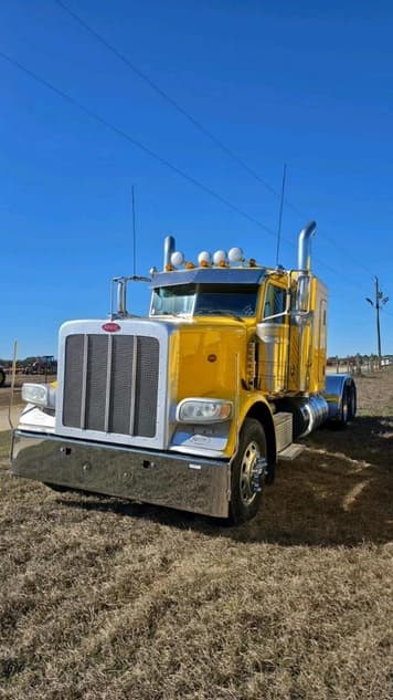 Main image Peterbilt 389