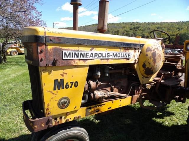 Image of Minneapolis-Moline M670 equipment image 1