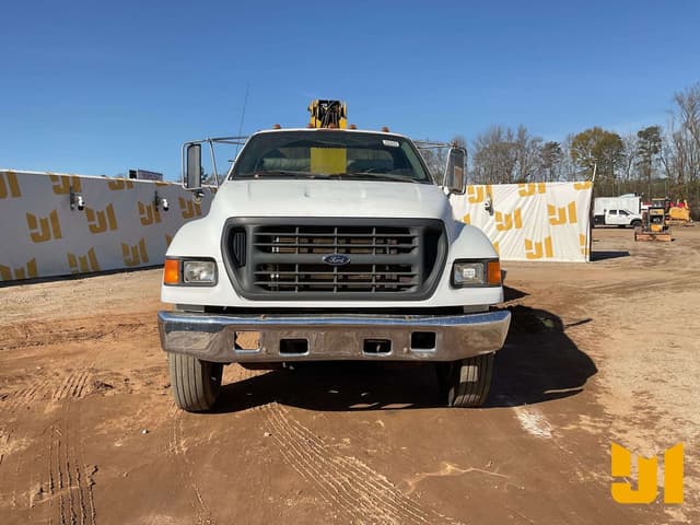 Image of Ford F-750 equipment image 1