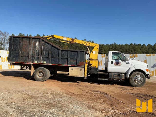 Image of Ford F-750 equipment image 3
