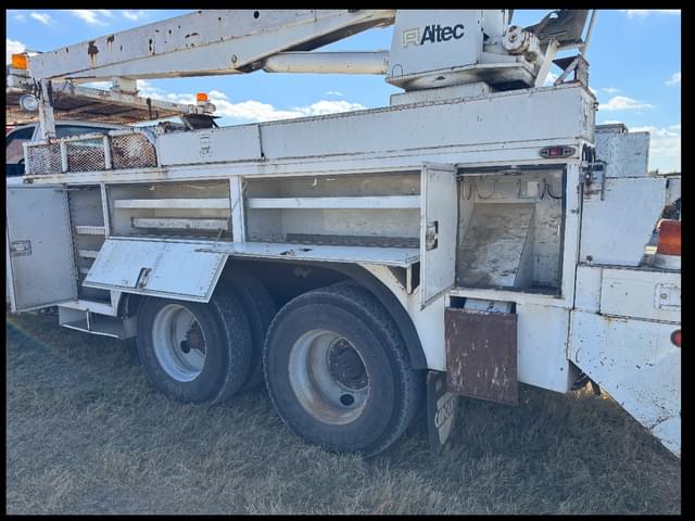 Image of GMC C7000 equipment image 3