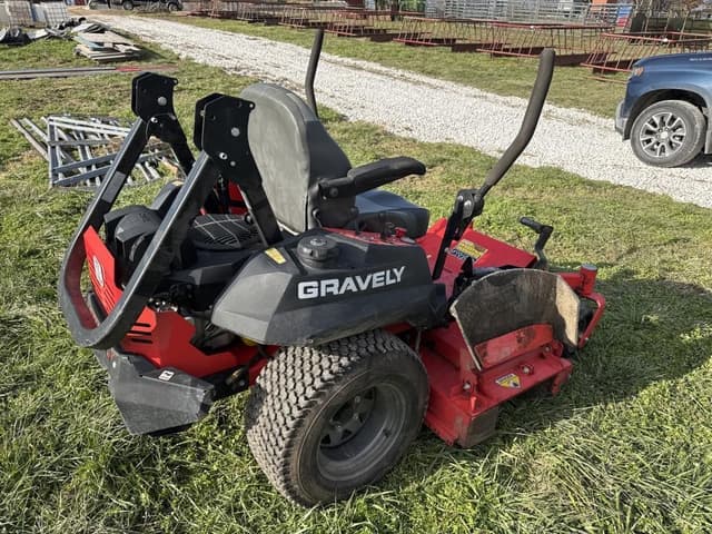 Image of Gravely Pro-Turn 152 equipment image 4