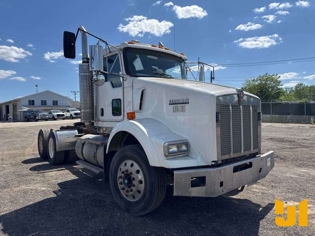 Image of Kenworth T8 equipment image 2