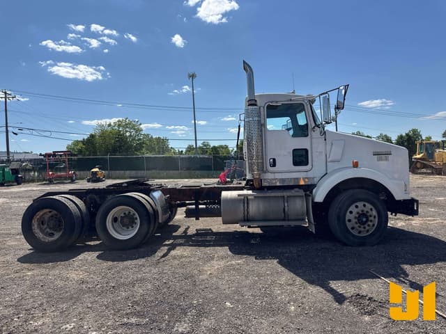 Image of Kenworth T8 equipment image 3
