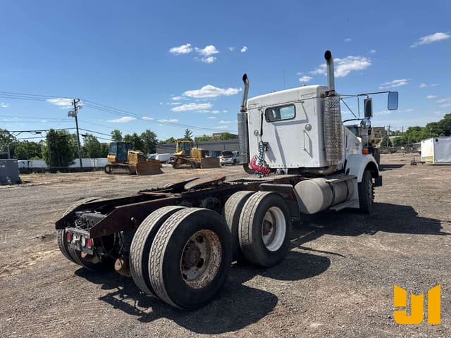 Image of Kenworth T8 equipment image 4