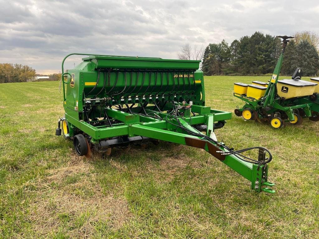 John Deere 1560 Equipment Image0