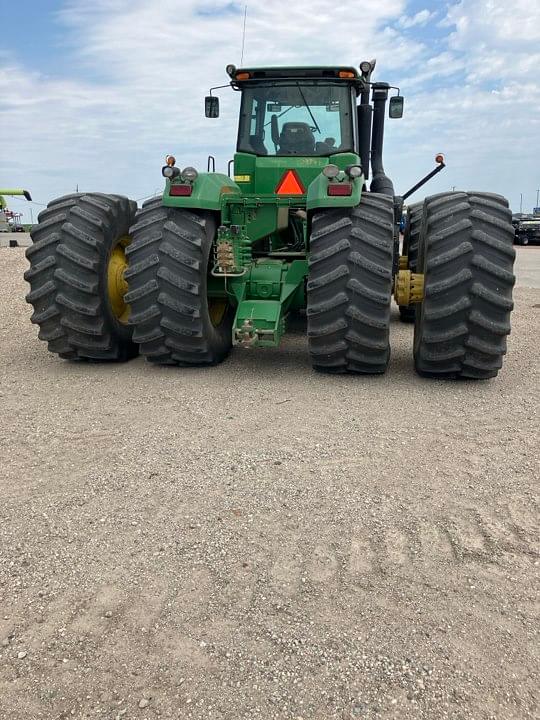 Image of John Deere 9520 equipment image 1