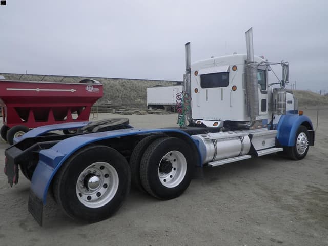 Image of Kenworth W900 equipment image 2
