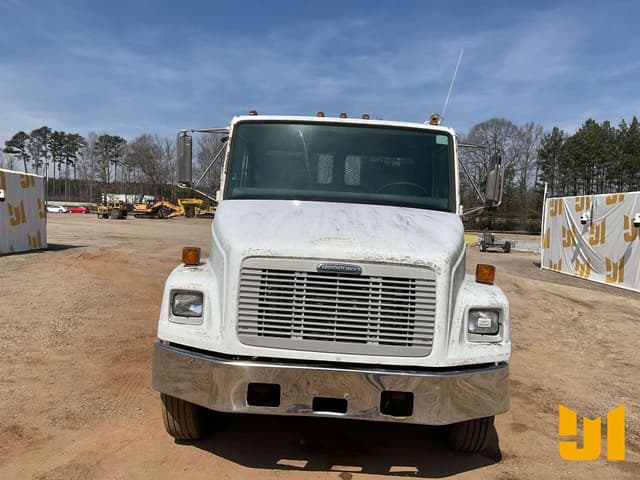 Image of Freightliner FL70 equipment image 1