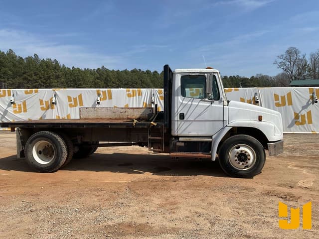 Image of Freightliner FL70 equipment image 3