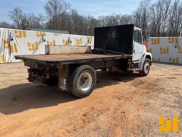 Image of Freightliner FL70 equipment image 4