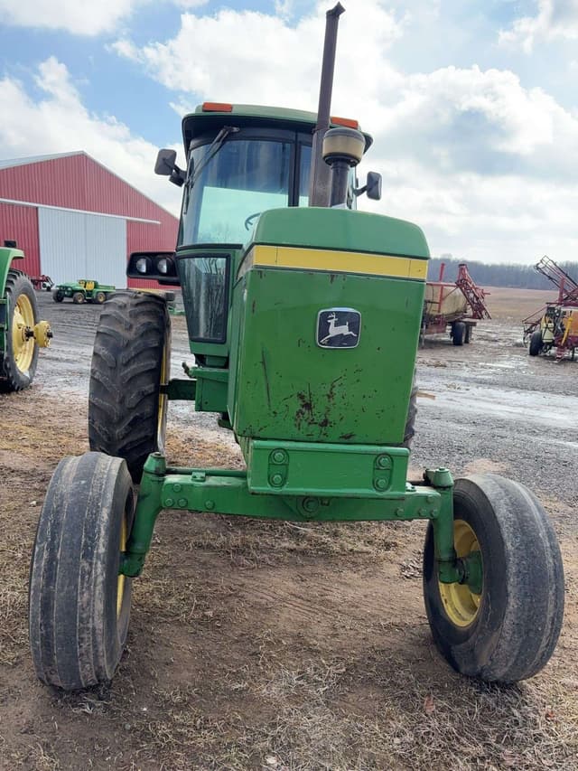 Image of John Deere 4240 equipment image 2