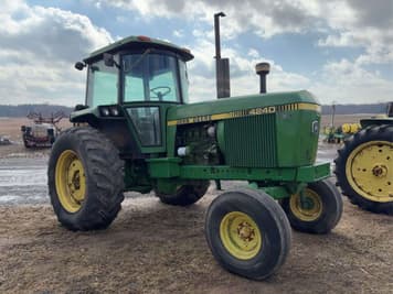 Main image John Deere 4240